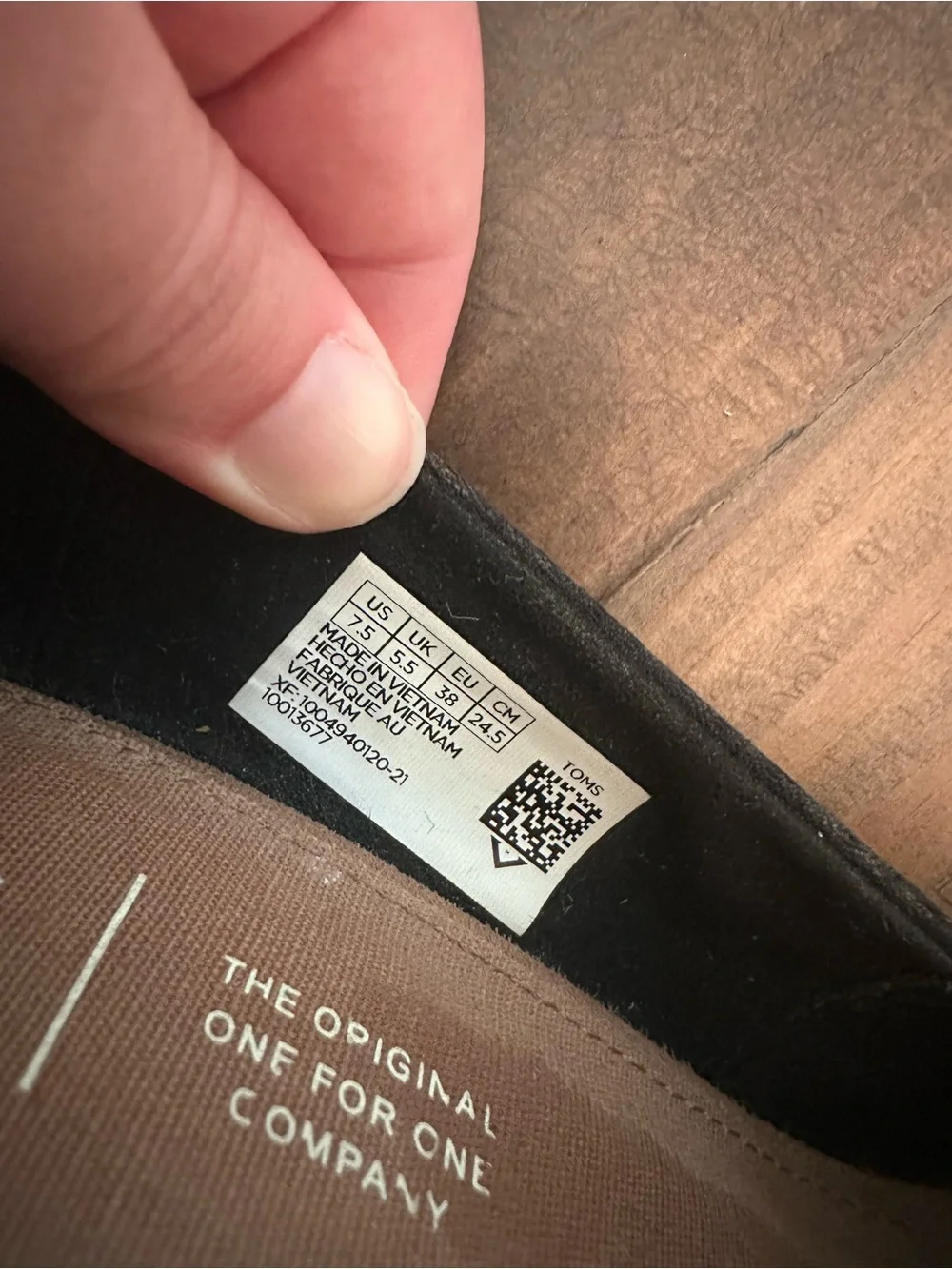Toms black canvas